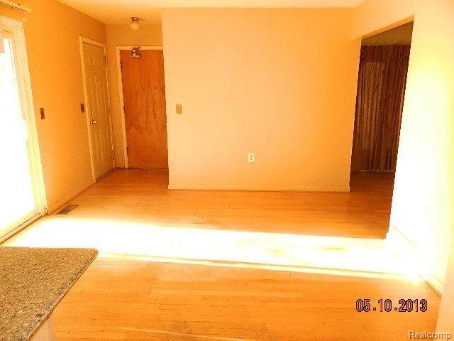 27287 Stanford Street Inkster, MI 48141 - Photo 9 of 12 Family Room