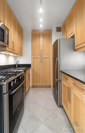 $6,000 | 145 West 67th Street, Unit 40J | Upper West Side