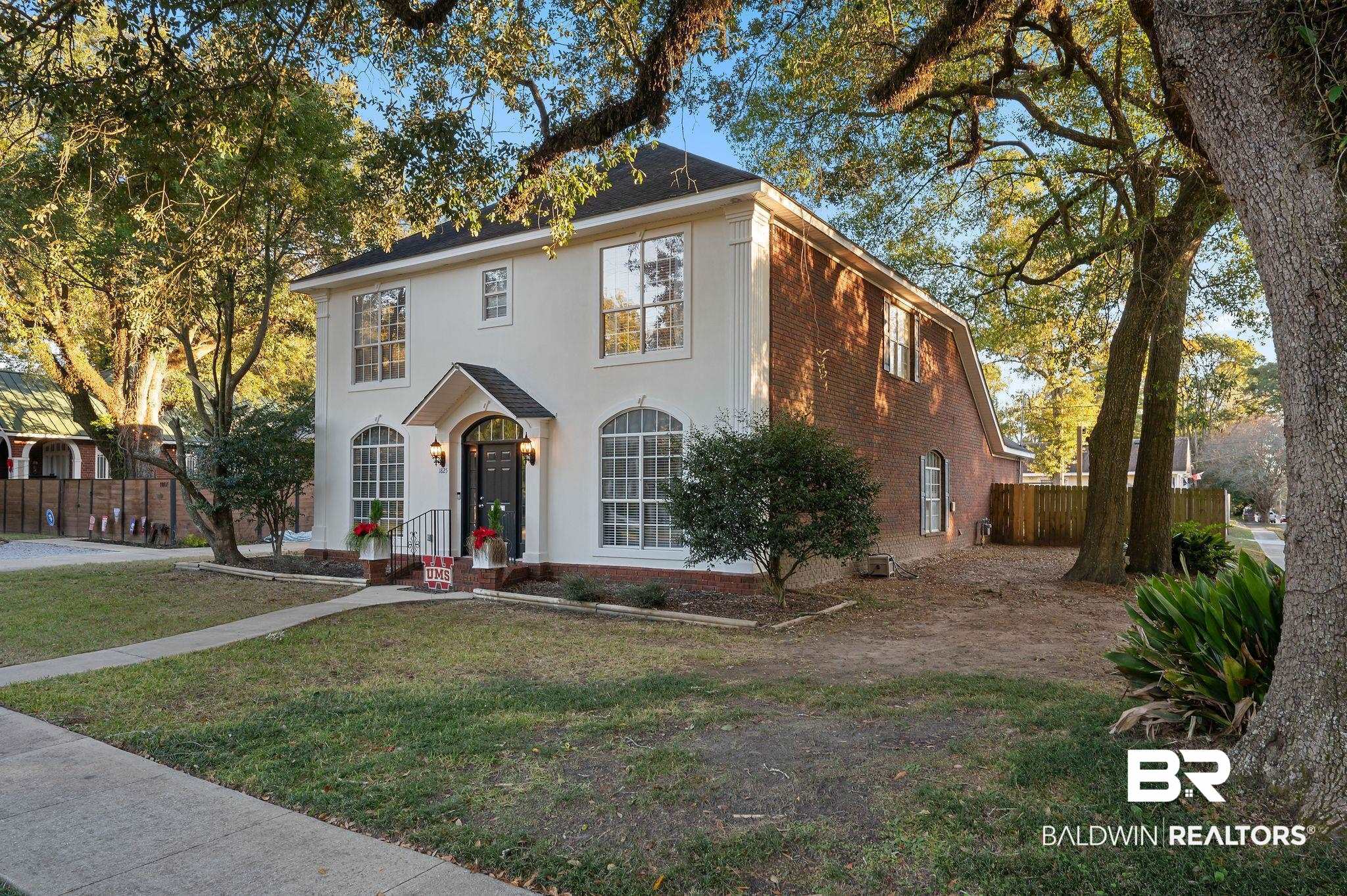 1825 Spring Hill Avenue Mobile, AL 36607 - Photo 3 of 43 View of front of property with brick siding