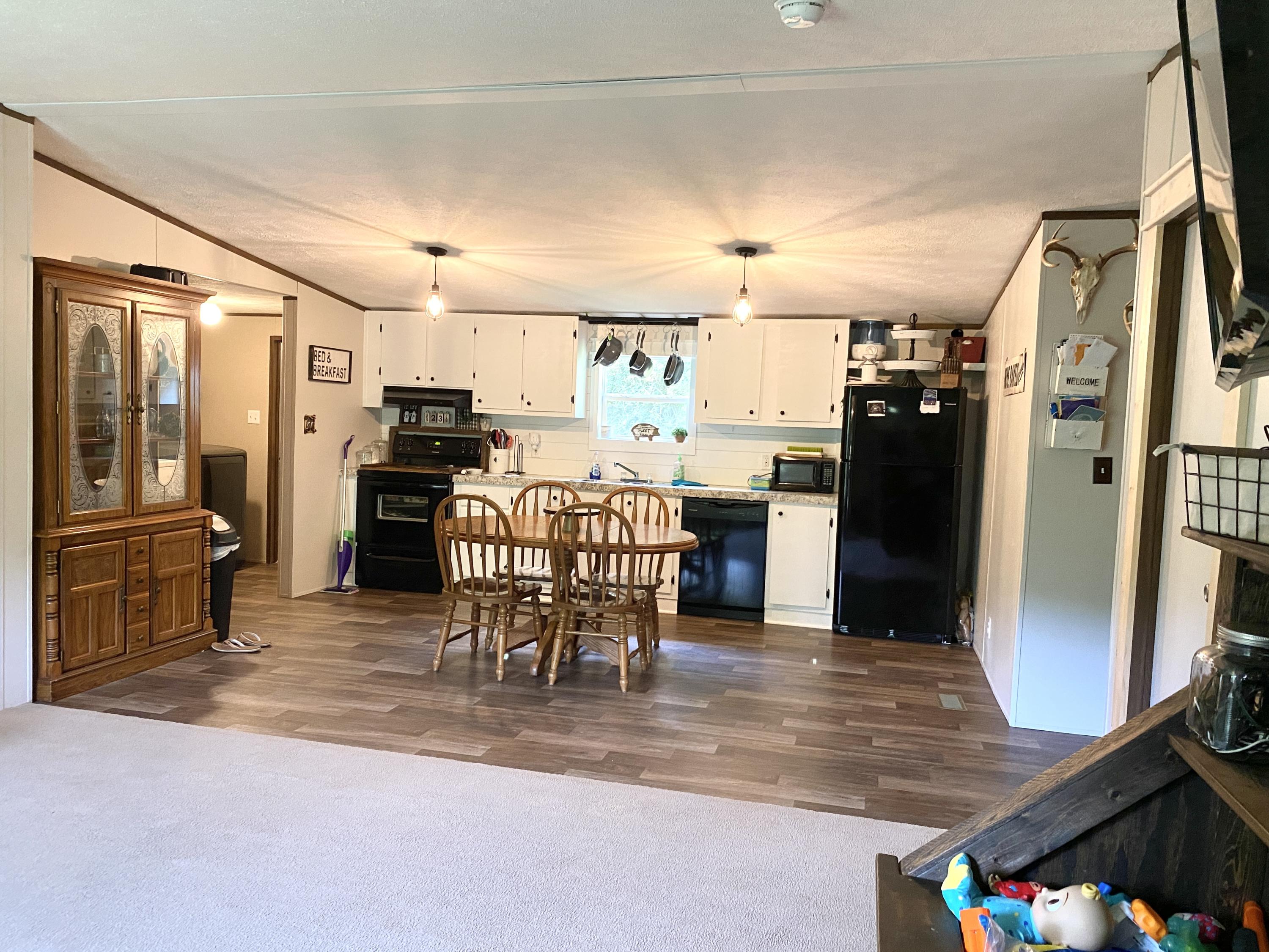 11618 Alfred Cox Road Pound, VA 24279 - Photo 6 of 30 E5573139-4B4E-4D45-8219-6FAF503A1BCE