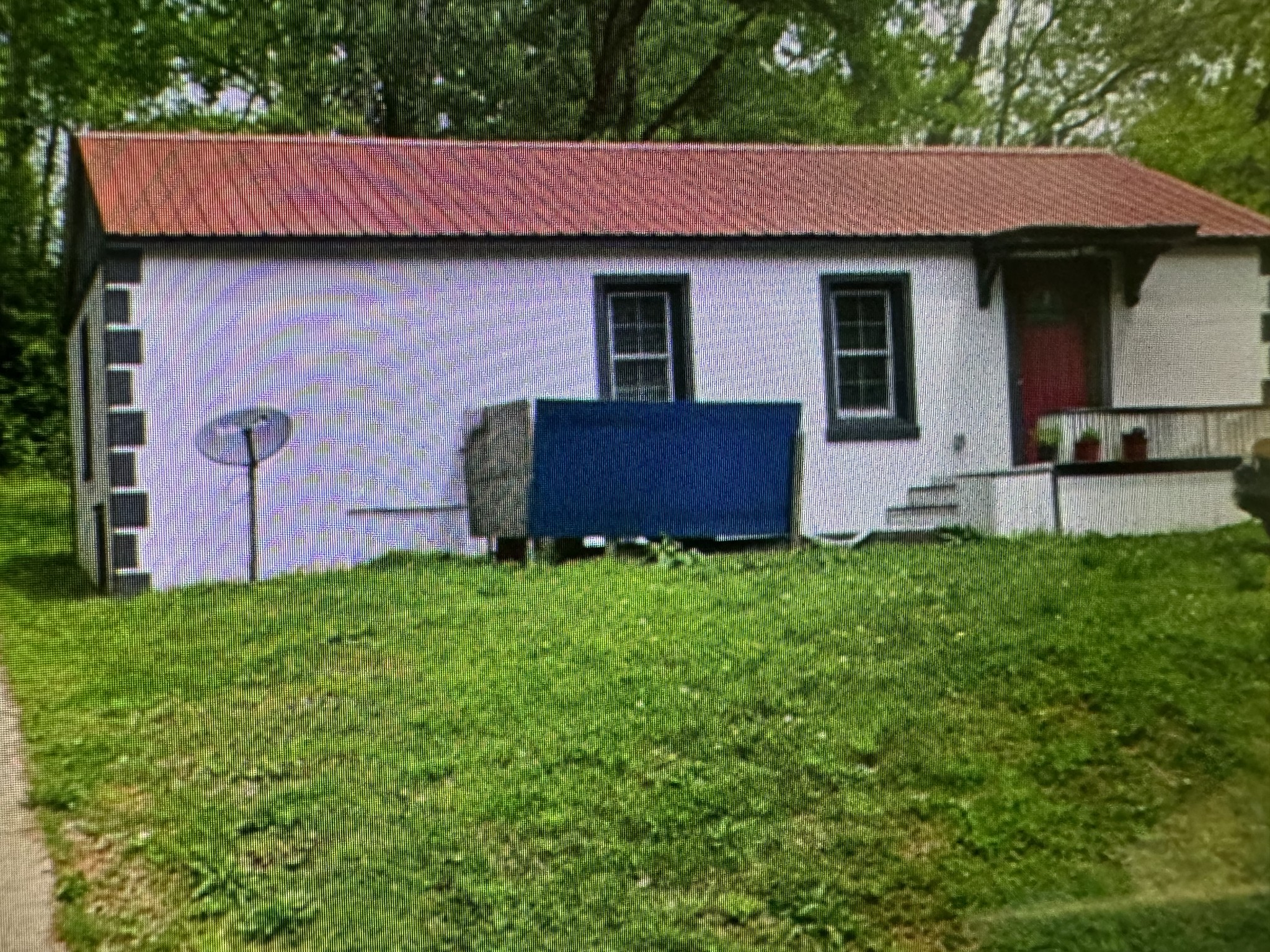 100 Rainbow Circle Columbia, TN 38401 - Photo 1 of 3 a front view of a house with garden