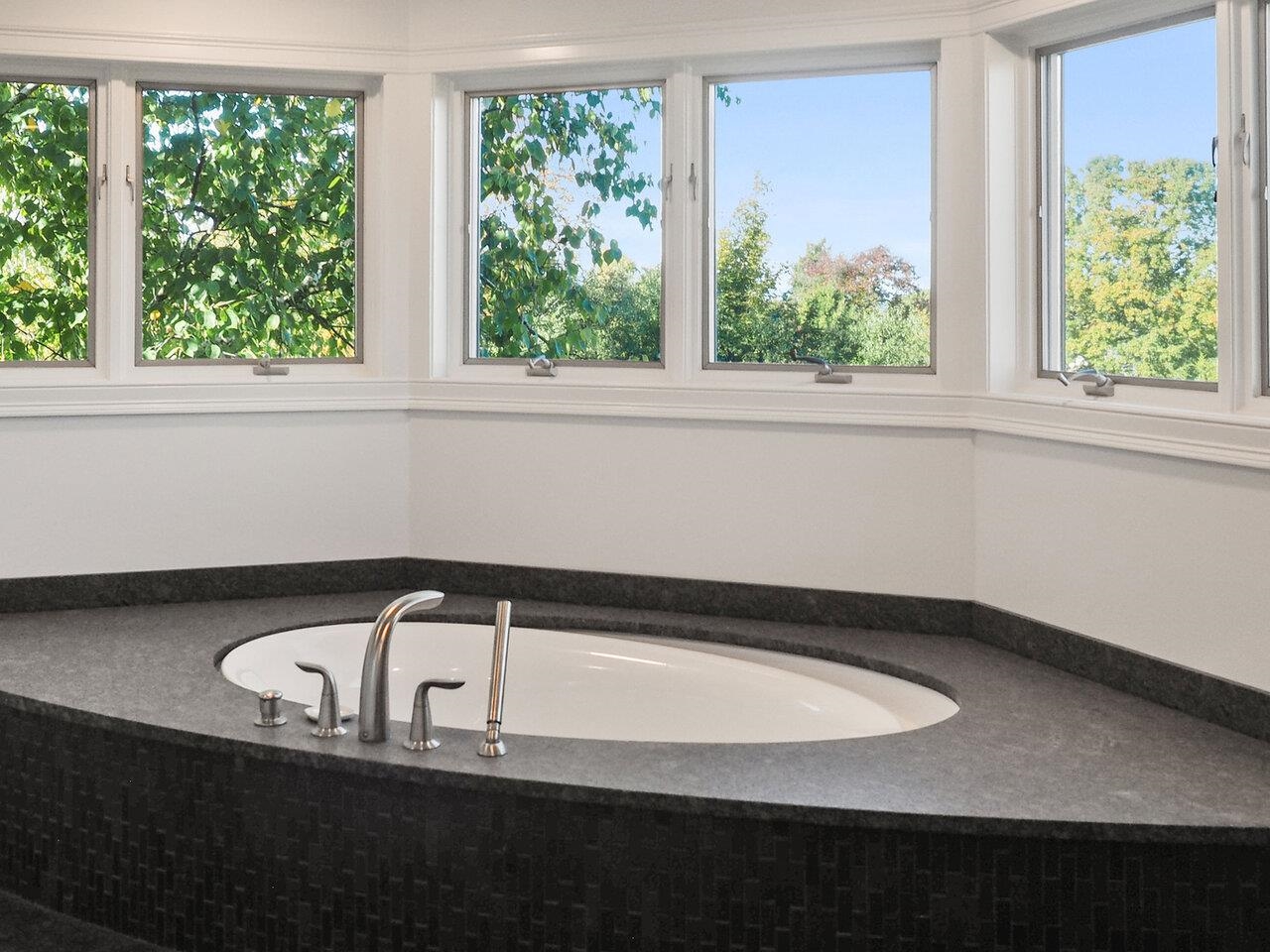 541 Golf Course Road South Burlington, VT 05403 - Photo 10 of 34