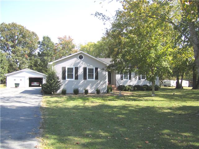 221 Robinhood Road Pulaski, TN 38478 - Photo 16 of 17 Front Left Side of House with Garage
