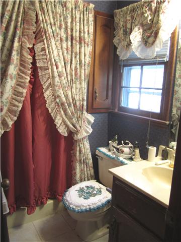 221 Robinhood Road Pulaski, TN 38478 - Photo 10 of 17 Master Bath