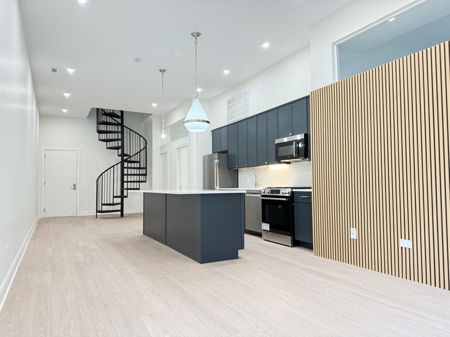 939 West Madison Street, Unit 507 Chicago, IL 60607 - Photo 3 of 22 Gallery Image 3
