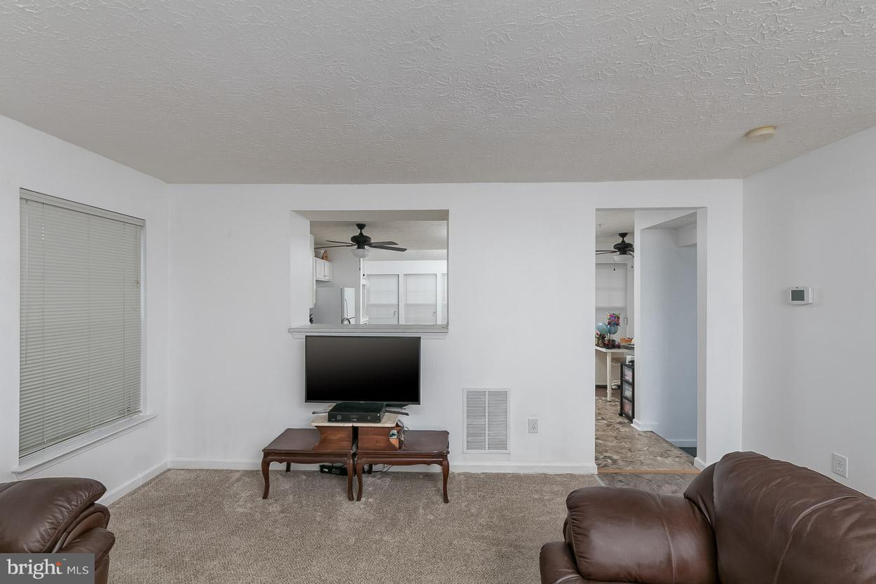 7614 Gladstone Road Baltimore, MD 21244 - Photo 2 of 23 Living Room