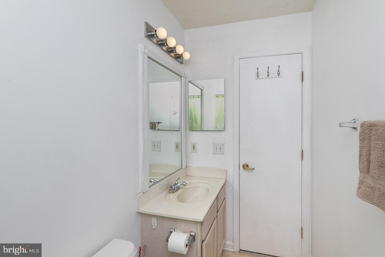 7614 Gladstone Road Baltimore, MD 21244 - Photo 12 of 23 Bath (Master)