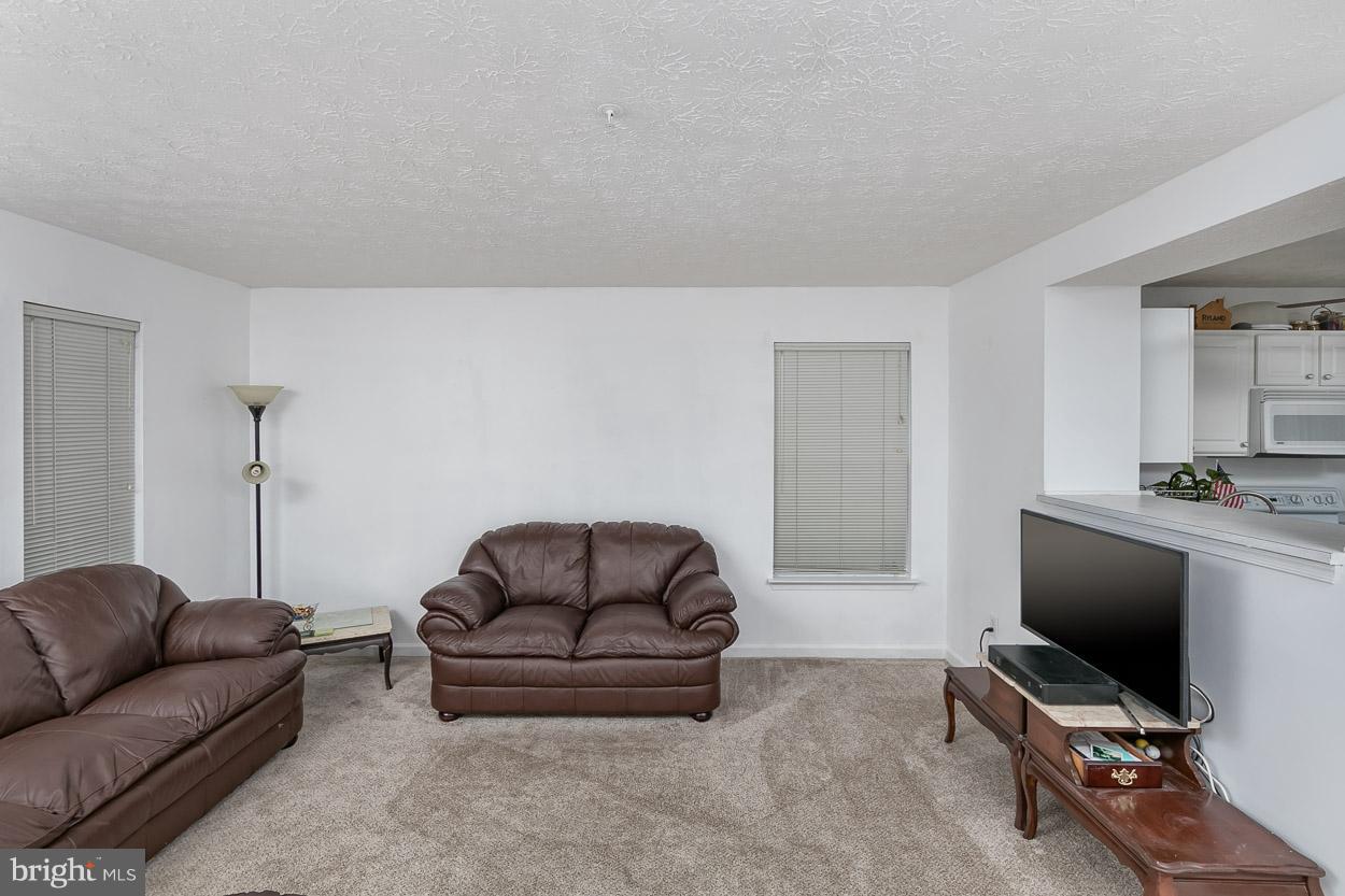 7614 Gladstone Road Baltimore, MD 21244 - Photo 3 of 23 Living Room