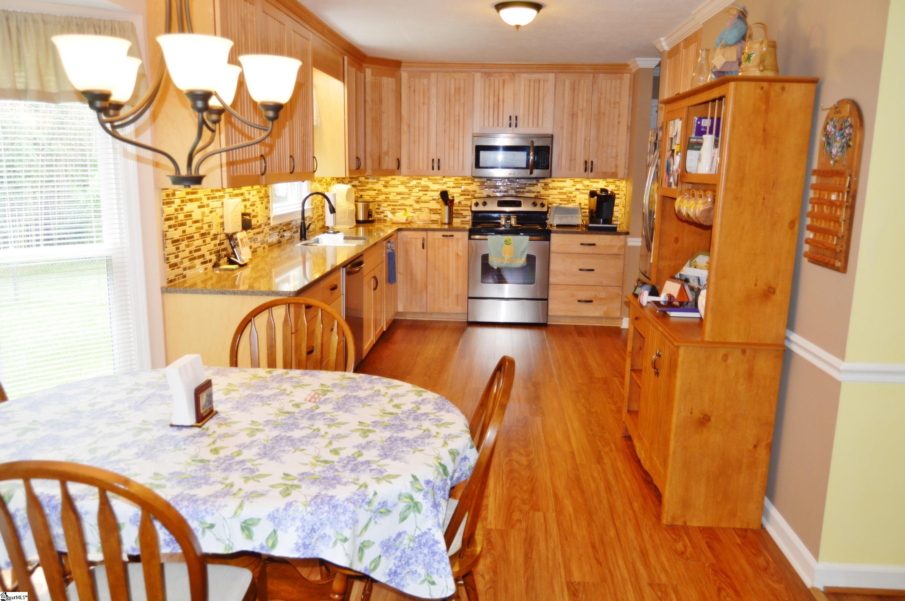 309 Cobblestone Road Greenville, SC 29615 - Photo 6 of 33 Gallery Image 6