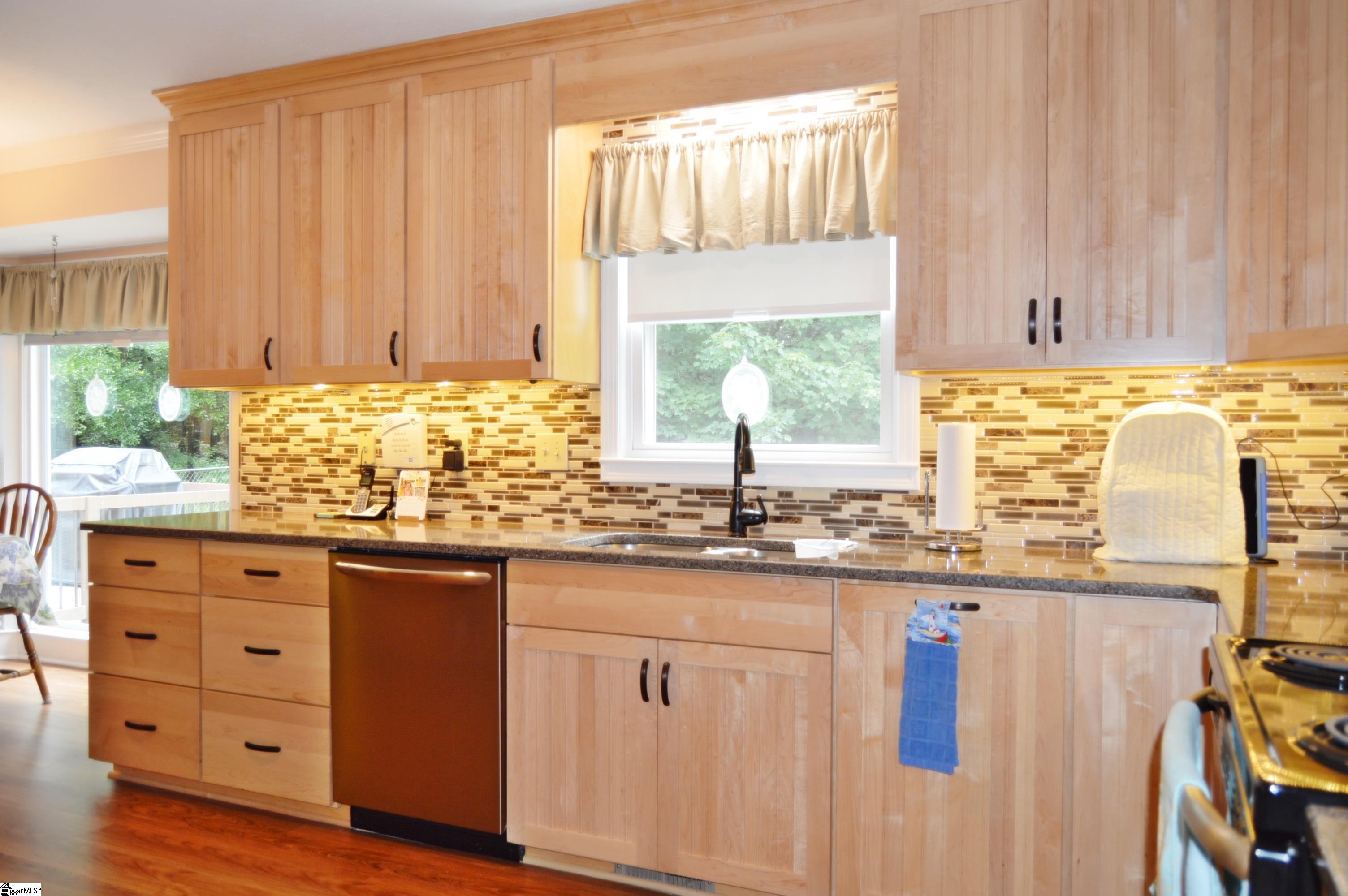309 Cobblestone Road Greenville, SC 29615 - Photo 7 of 33 Gallery Image 7