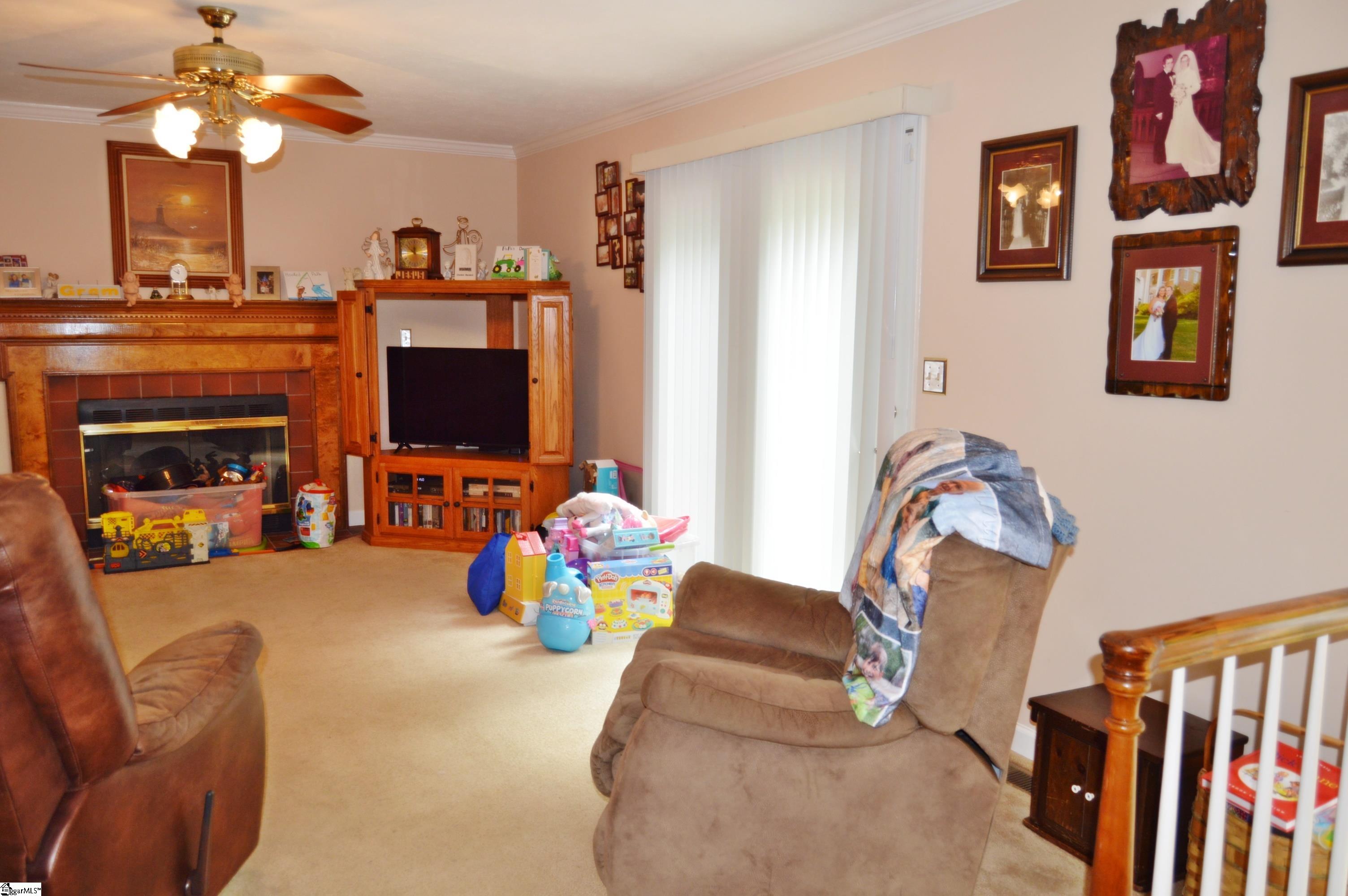 309 Cobblestone Road Greenville, SC 29615 - Photo 10 of 33 Gallery Image 10