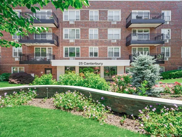 $650,000 | 25 Canterbury Road, Unit 1M, Great Neck, NY 11021