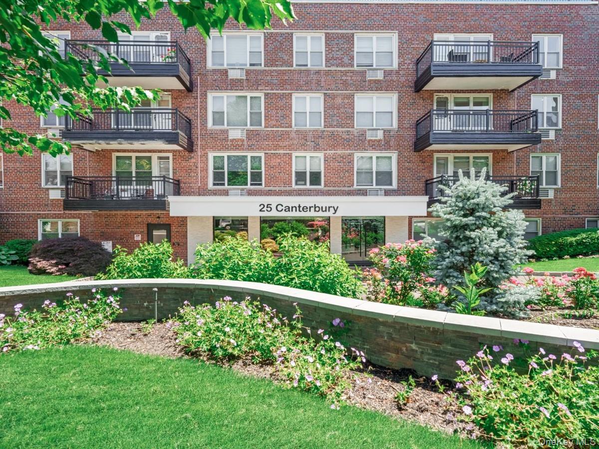 25 Canterbury Road, Unit 1M Great Neck, NY 11021 - Photo 1 of 21