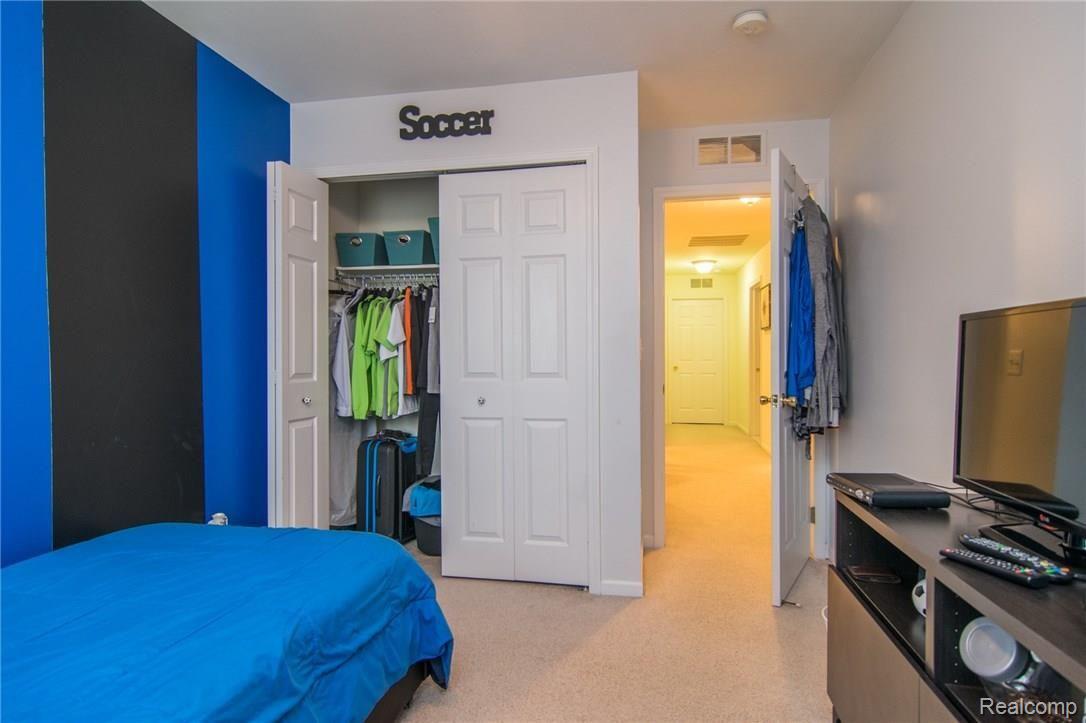 11684 Farmington Road Livonia, MI 48150 - Photo 26 of 35 DSC_2178.jpg