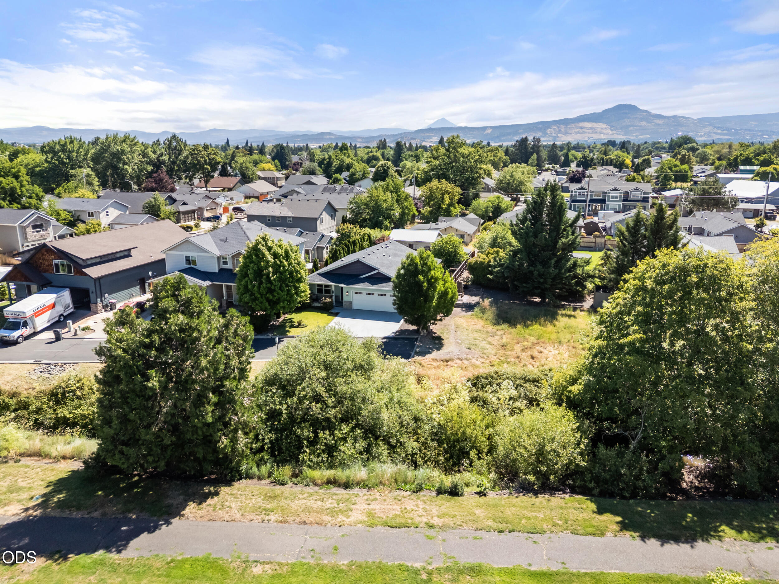887 Holley Way Central Point, OR 97502 - Photo 2 of 41