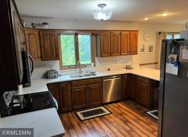 $399,000 | 205 Wacker Drive, Glencoe, MN 55336