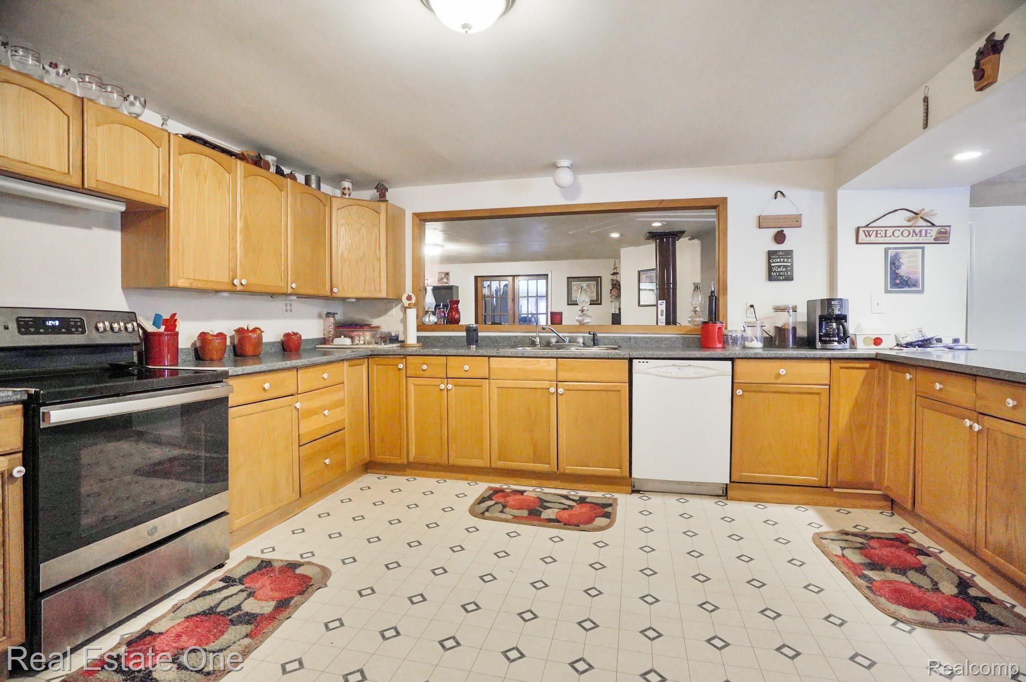 2570 South Fairgrounds Road Imlay City, MI 48444 - Photo 6 of 32 DSC06902.jpg