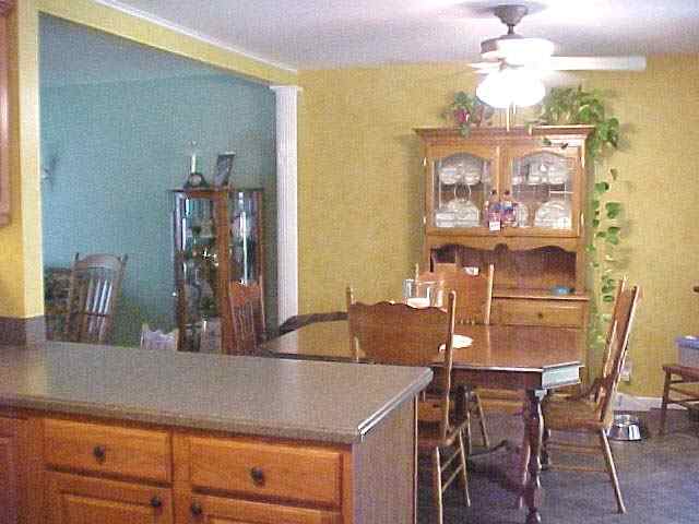 6139 North Hamilton Road Peoria, IL 61614 - Photo 4 of 8 Gallery Image 4