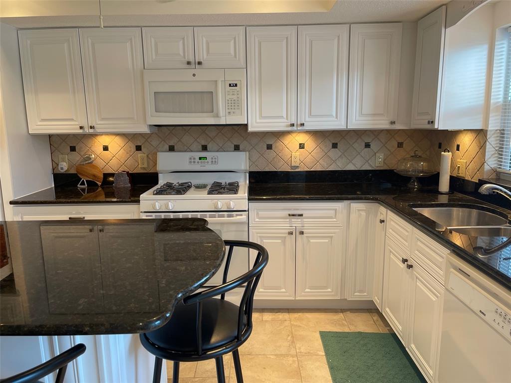 7 Dunoon Place, Unit 207 Dunedin, FL 34698 - Photo 4 of 49