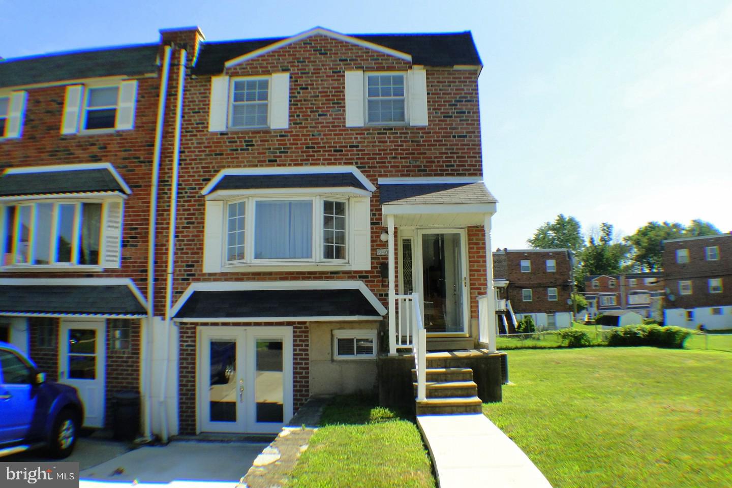 3072 Secane Place Philadelphia, PA 19154 - Photo 2 of 28
