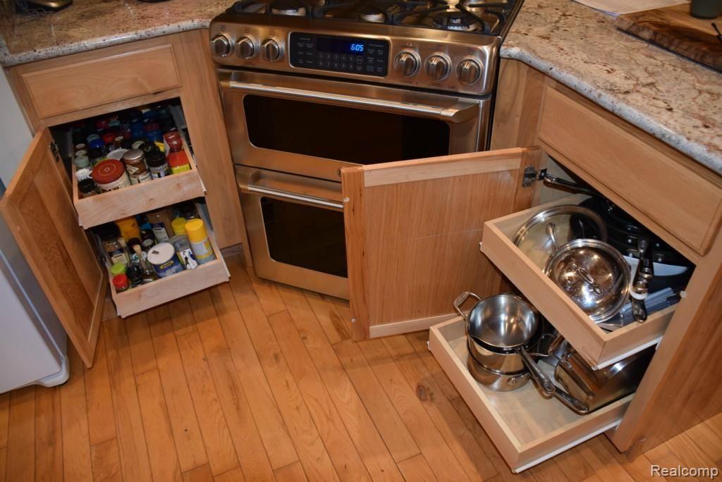 7215 Faussett Road Fenton, MI 48430 - Photo 25 of 46 25 cab drawers.jpg