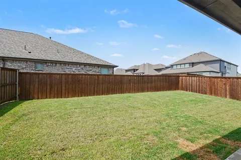 a view of a backyard with green space