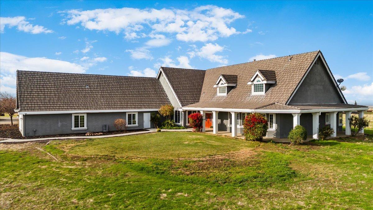 a front view of house with yard