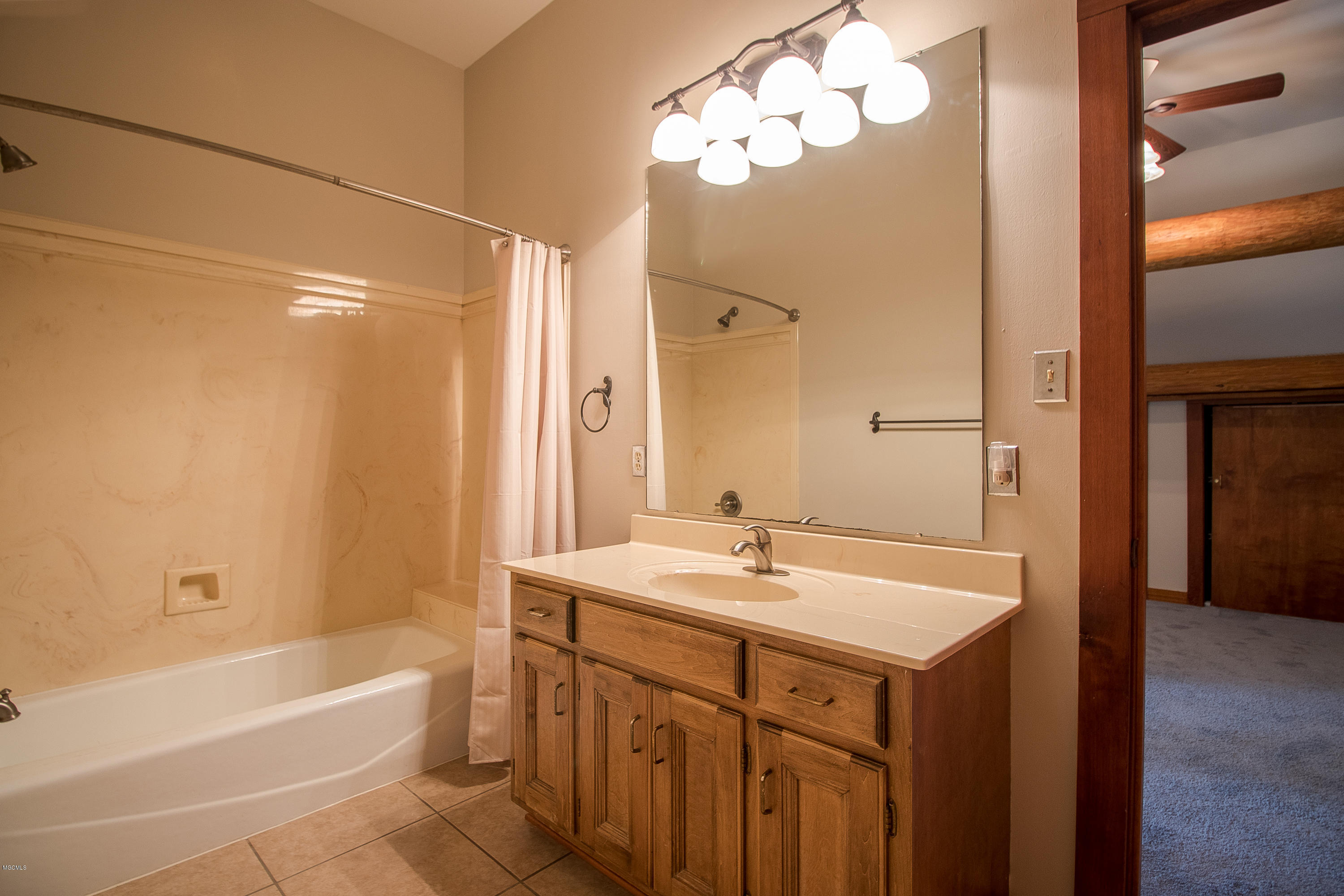 7190 Paradise Road Kiln, MS 39556 - Photo 33 of 67 7190 Paradise Bathroom