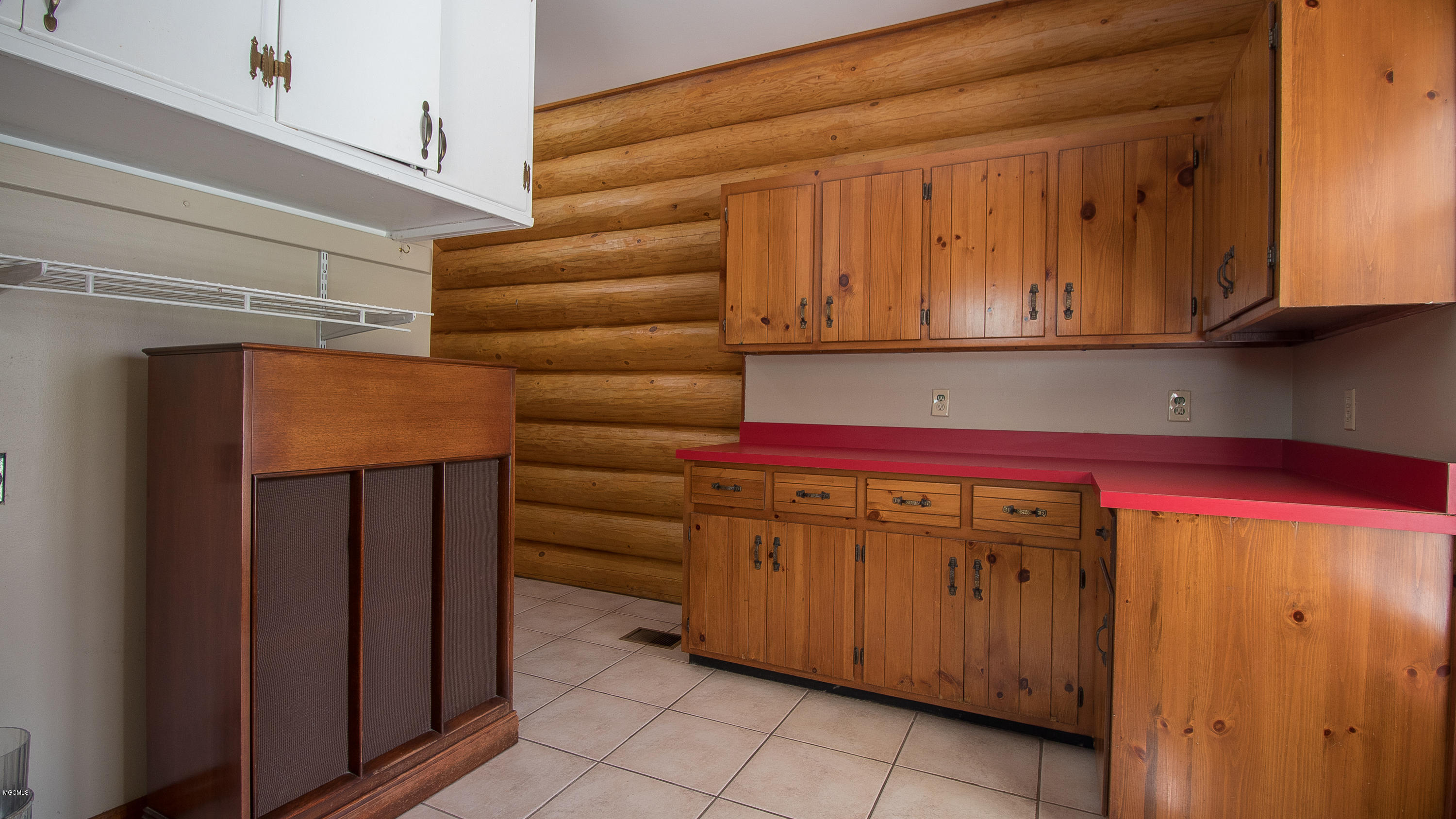 7190 Paradise Road Kiln, MS 39556 - Photo 40 of 67 7190 Paradise Laundry Room