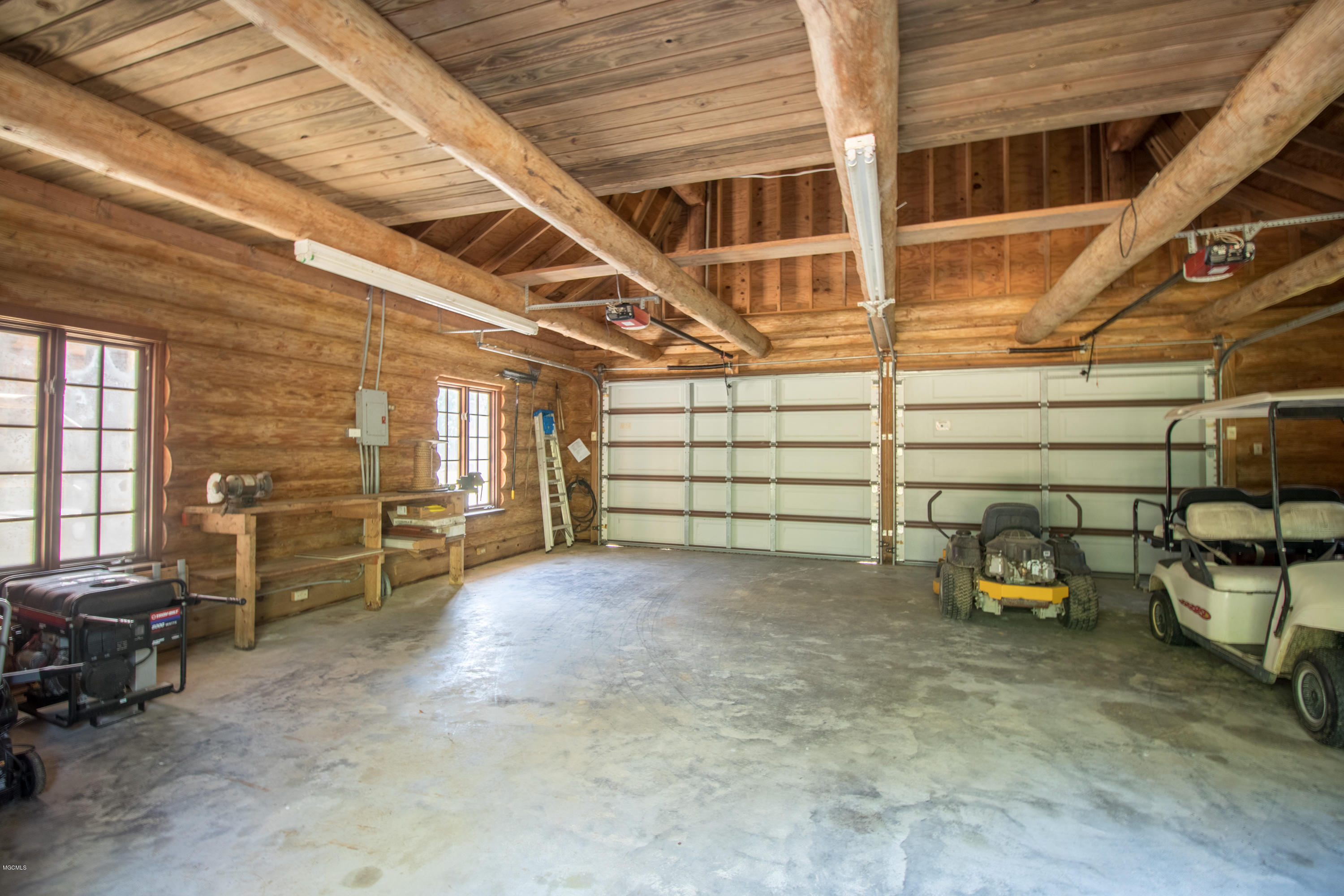 7190 Paradise Road Kiln, MS 39556 - Photo 41 of 67 7190 Paradise Garage