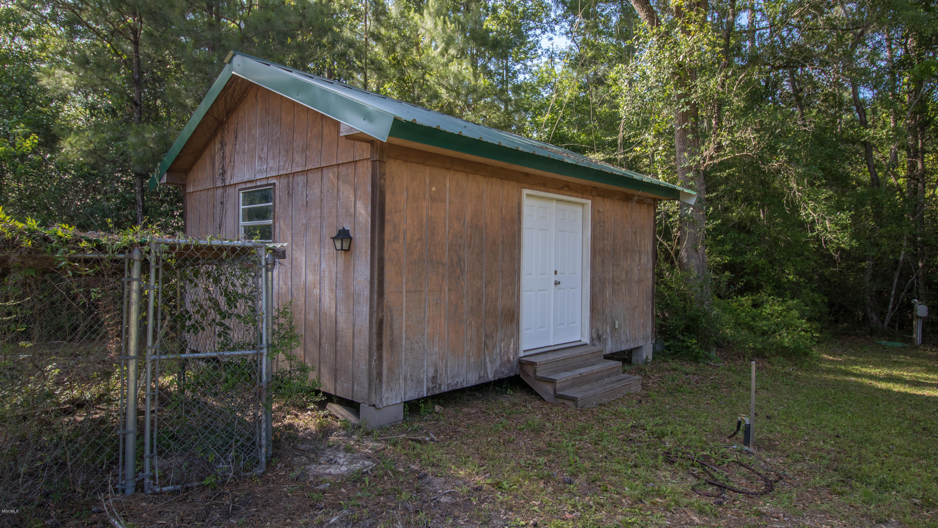 7190 Paradise Road Kiln, MS 39556 - Photo 56 of 67 7190 Paradise Shed