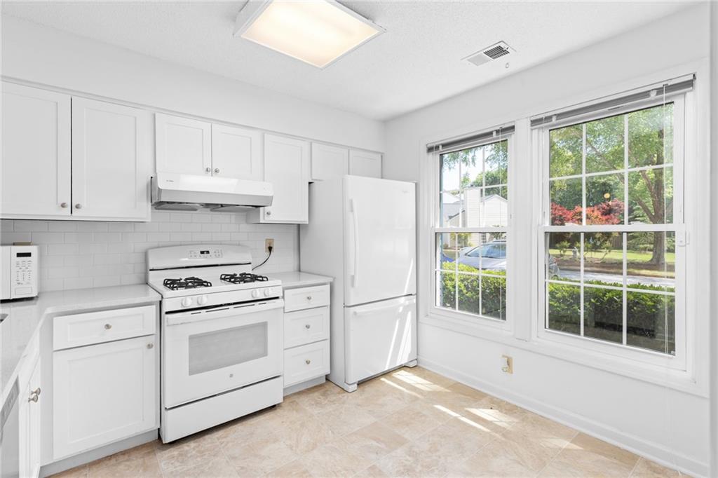 2883 Dresden Square Drive Atlanta, GA 30341 - Photo 5 of 50