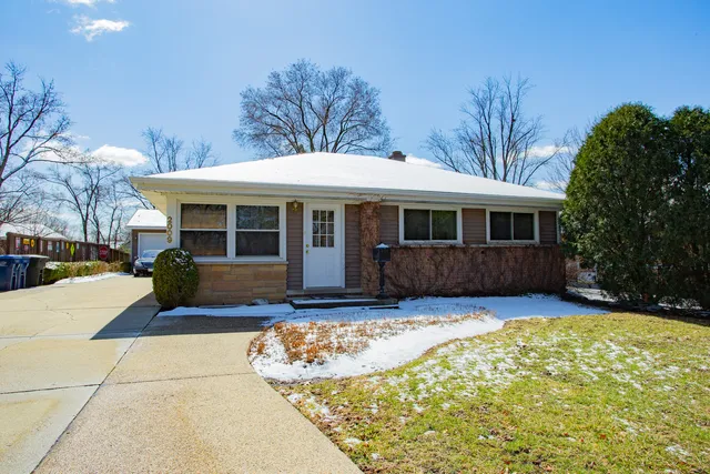 $499,000 | 2009 Dundee Road, Northbrook, IL 60062