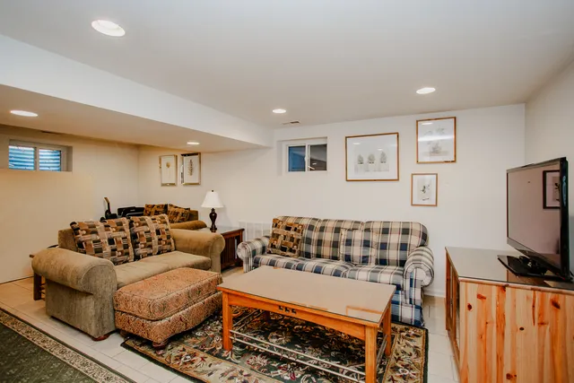 $499,000 | 2009 Dundee Road, Northbrook, IL 60062