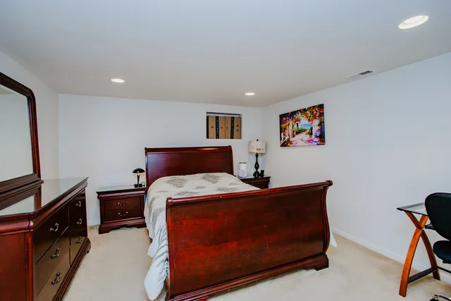 $499,000 | 2009 Dundee Road, Northbrook, IL 60062