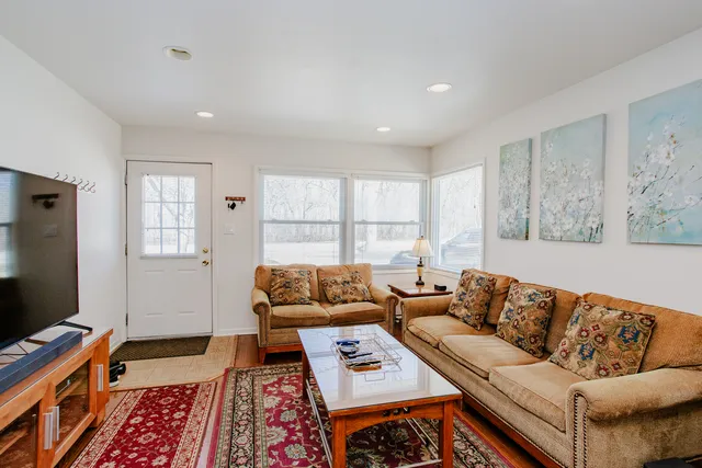 $499,000 | 2009 Dundee Road, Northbrook, IL 60062