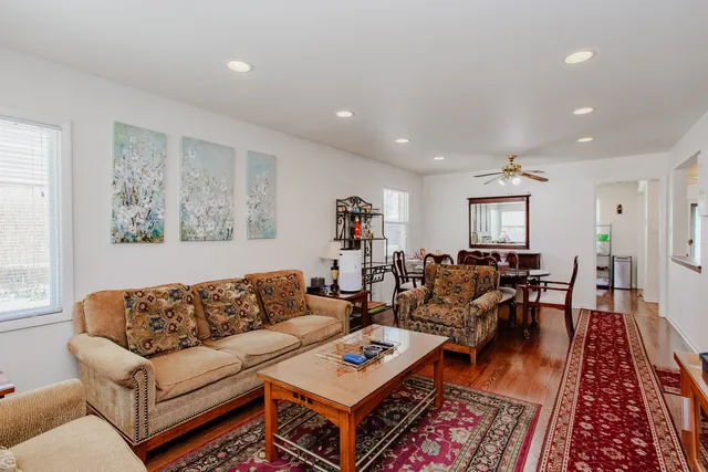 $499,000 | 2009 Dundee Road, Northbrook, IL 60062