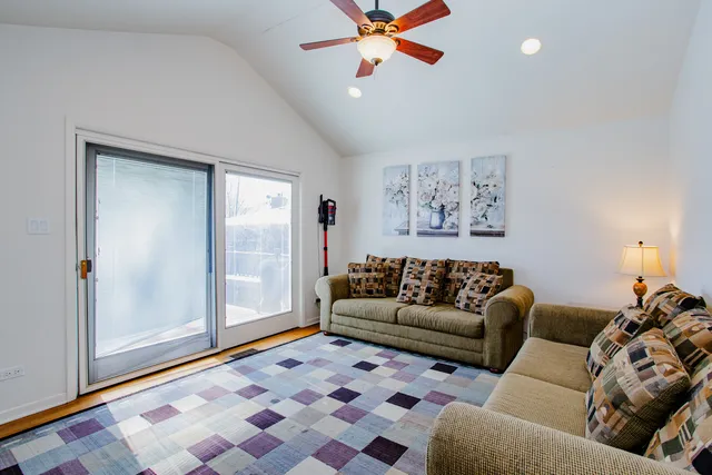 $499,000 | 2009 Dundee Road, Northbrook, IL 60062