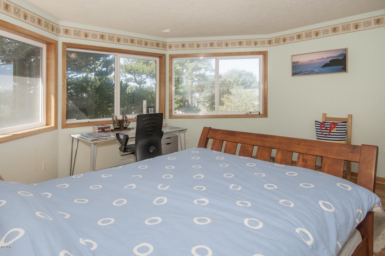 450 Edgewater Depoe Bay, OR 97341 - Photo 26 of 51 Upstairs Master
