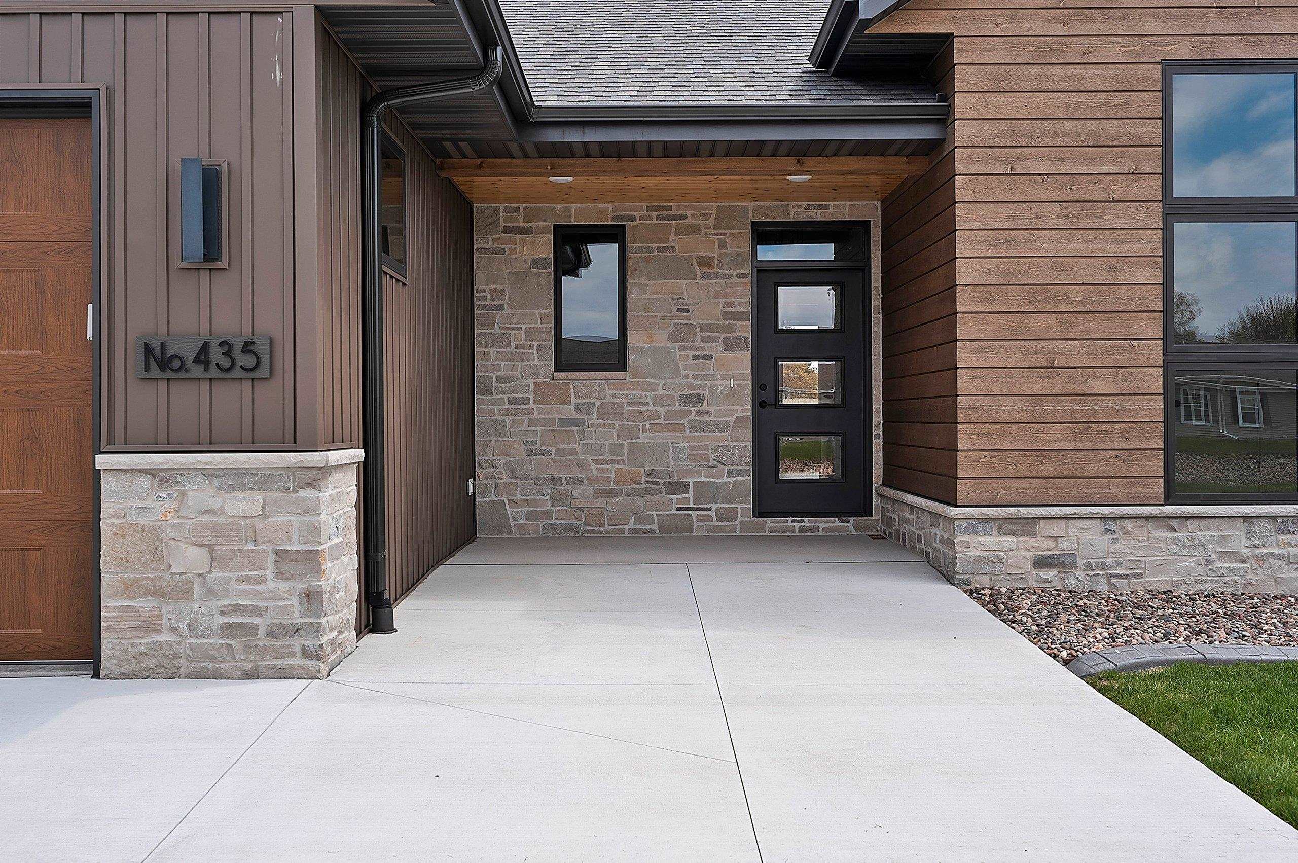 435 Riverview Ridge Place Combined Locks, WI 54113 - Photo 2 of 46