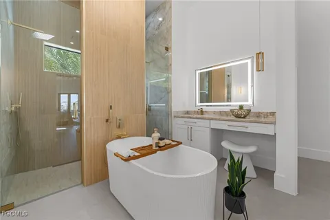 $2,125,000 | 5333 Majestic Court, Cape Coral, FL 33904