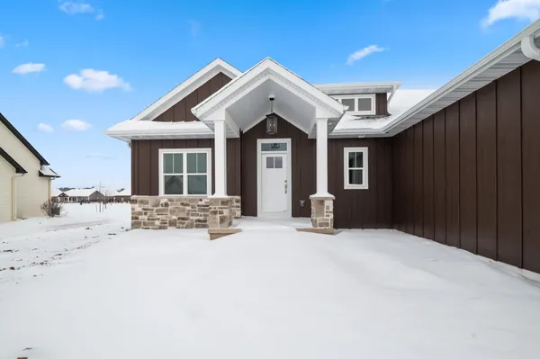 $714,900 | 2712 Creekwood Circle, Green Bay, WI 54311