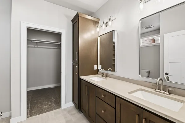 $714,900 | 2712 Creekwood Circle, Green Bay, WI 54311