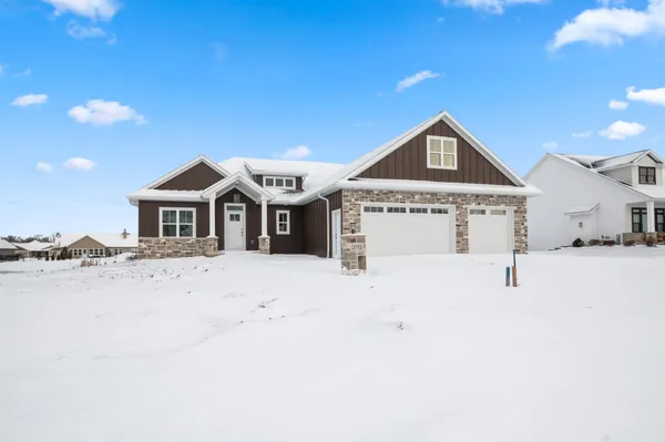 $714,900 | 2712 Creekwood Circle, Green Bay, WI 54311
