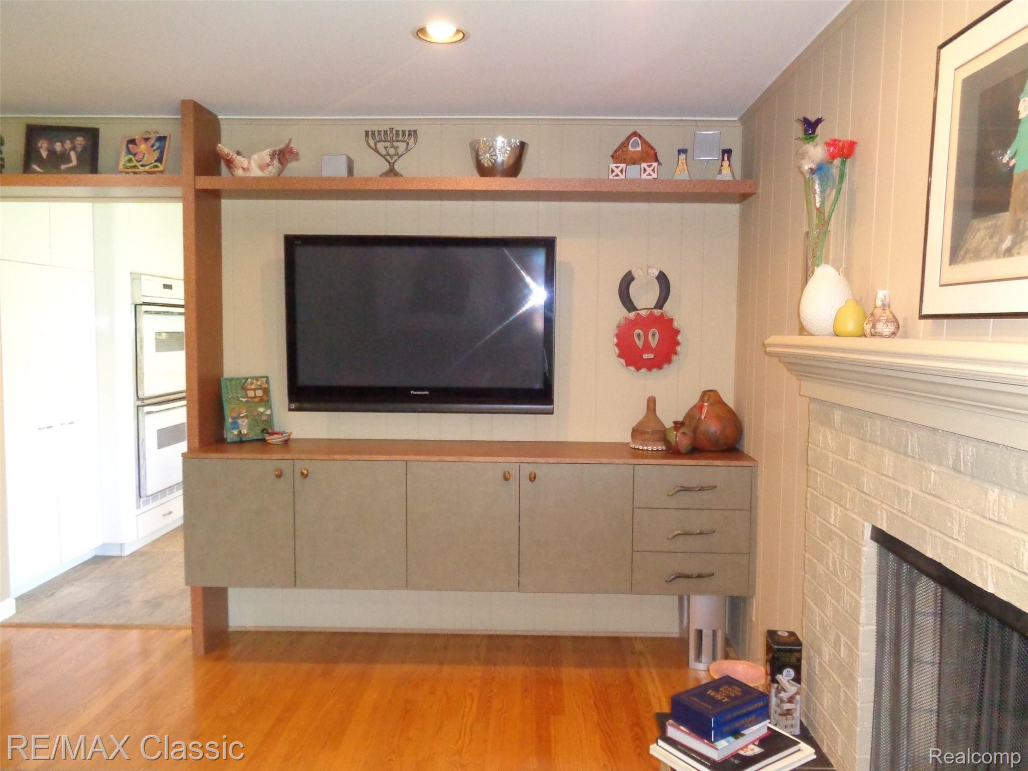 34020 Old Timber Road Farmington, MI 48331 - Photo 23 of 36 DSC04294 - Copy.JPG