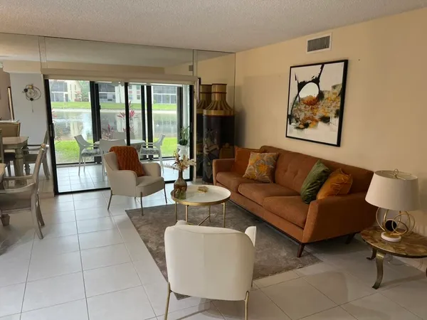 $3,000 | 10447 South Circle Lake Drive, Unit 101, Boynton Beach, FL 33437