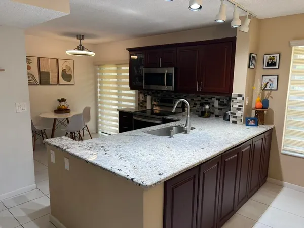 $3,000 | 10447 South Circle Lake Drive, Unit 101, Boynton Beach, FL 33437