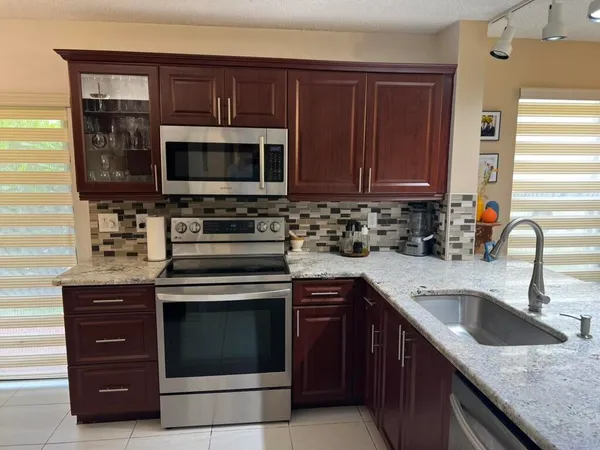 $3,000 | 10447 South Circle Lake Drive, Unit 101, Boynton Beach, FL 33437