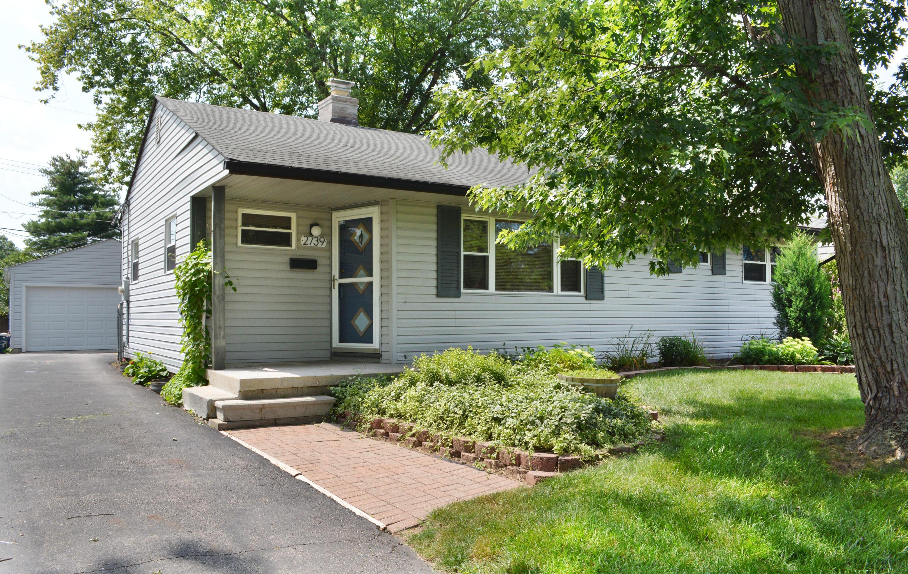 2739 Nottingham Road Columbus, OH 43221 - Photo 1 of 16