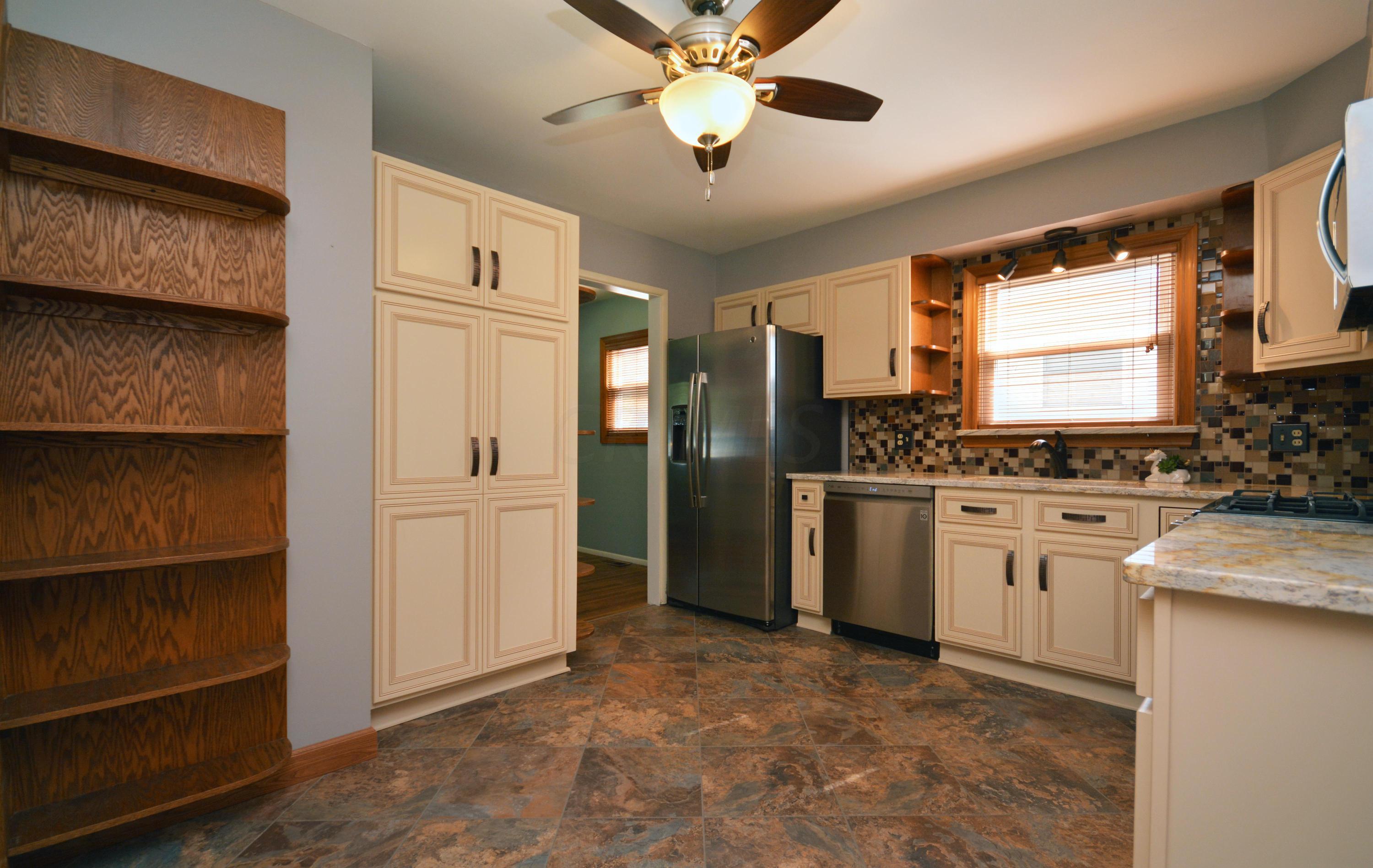 2739 Nottingham Road Columbus, OH 43221 - Photo 4 of 16